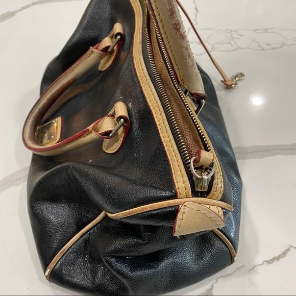 Dooney&Bourke - Picture 5 of 6